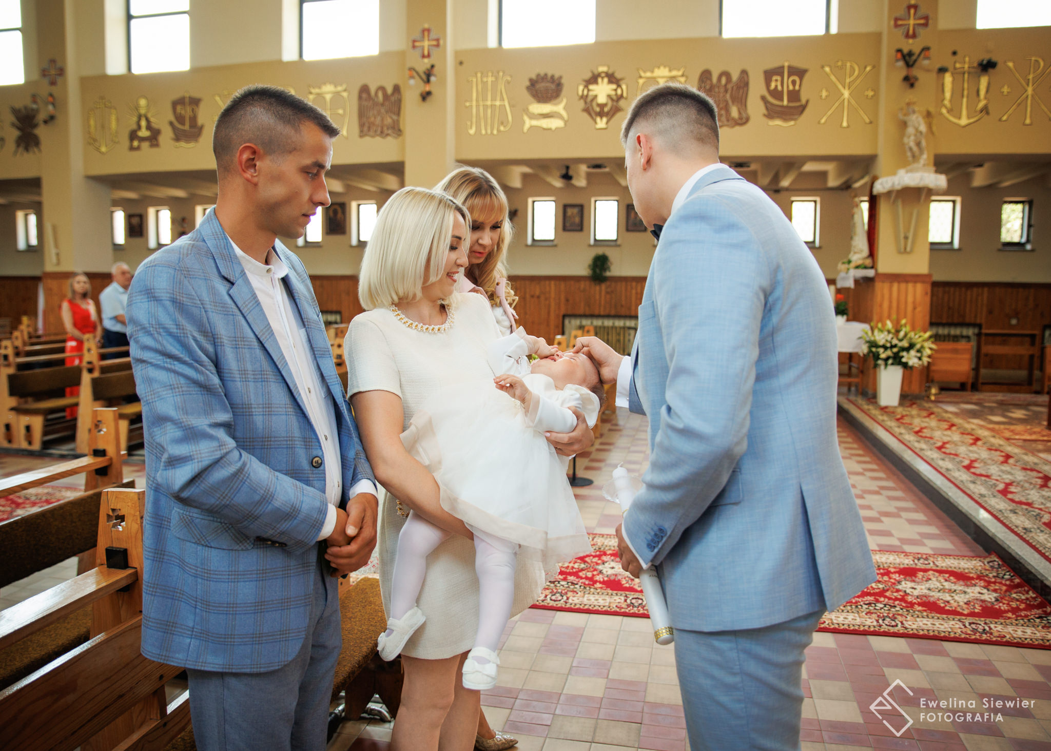 Ceremonia Chrztu Świętego w kościele w Babach