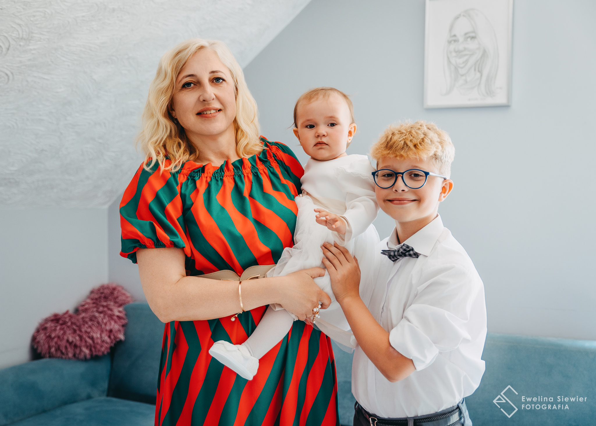 Brat i babcia podczas przygotowań do Chrztu Świętego w Babach